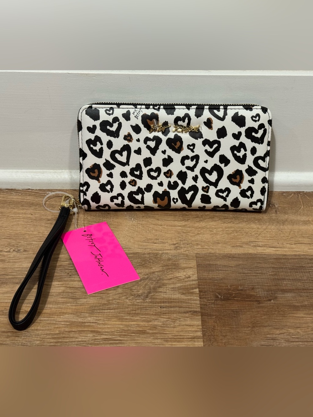 NEW Betsey Johnson White Leopard Heart Zip-Around Wallet with Brown Accents